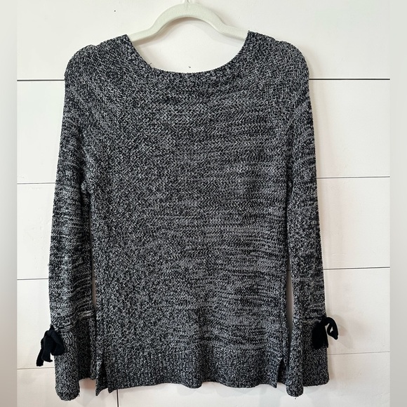 LOFT Sweaters - Loft Women's Black and Gray Sweater with bows. Size XS but oversized